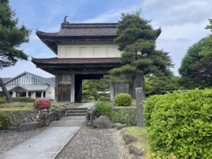 いー庄内ドットコム | 涼しい庭園でひとやすみ 松山歴史公園のスイレン 酒田市