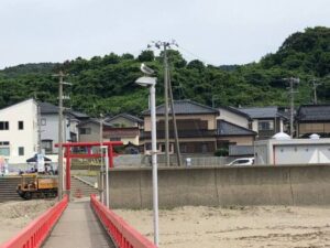 いー庄内ドットコム | 見送ってくれたうみねこと 橋の上の穏やかな時間
